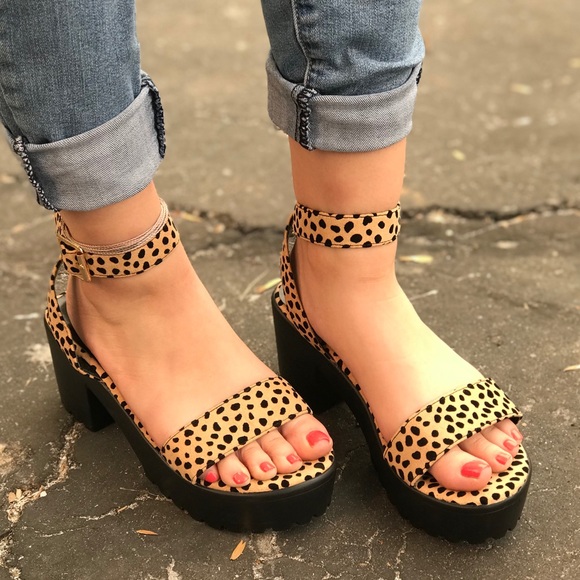 🔥LAST PAIR size 8.5 - Picture 4 of 5